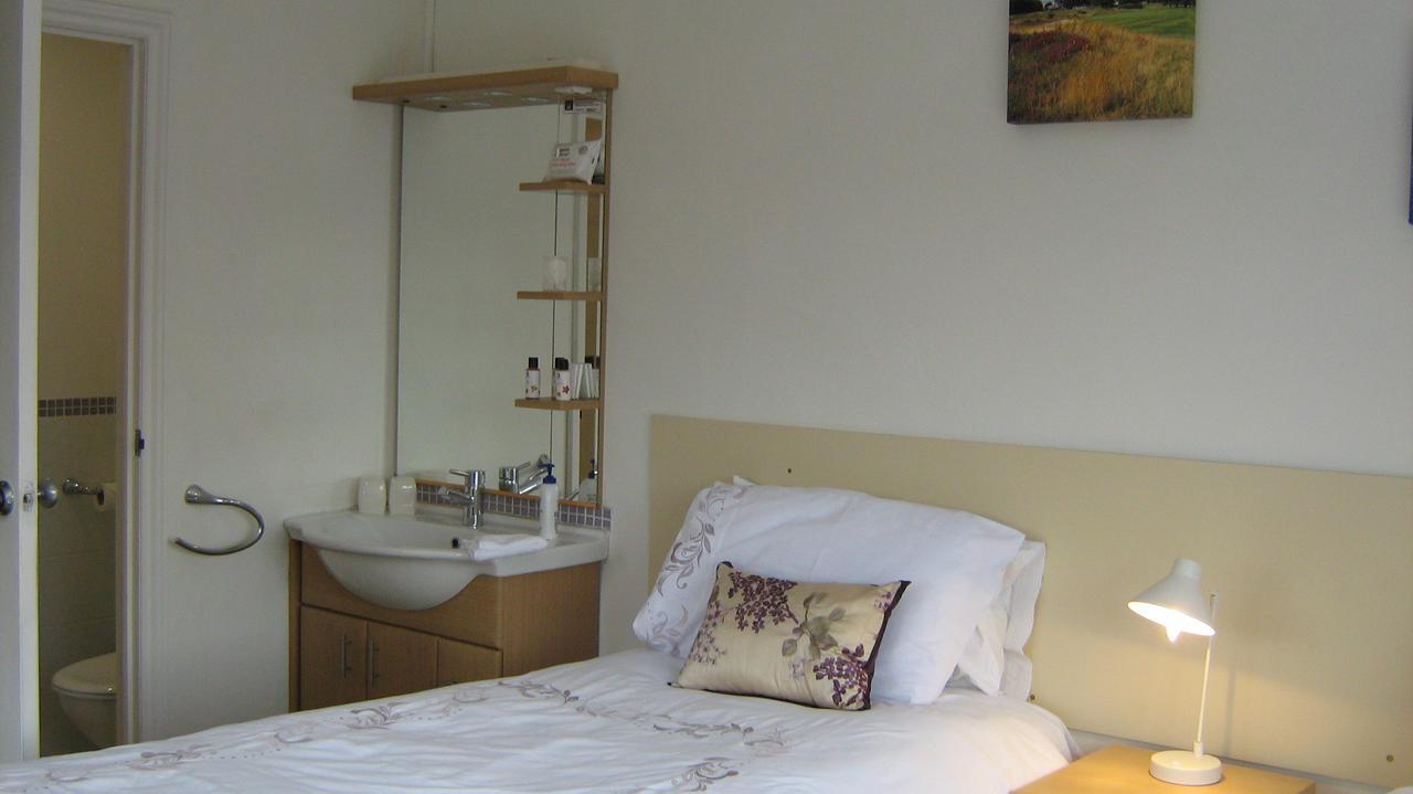 Savannah Bed And Breakfast Virginia Water Ngoại thất bức ảnh